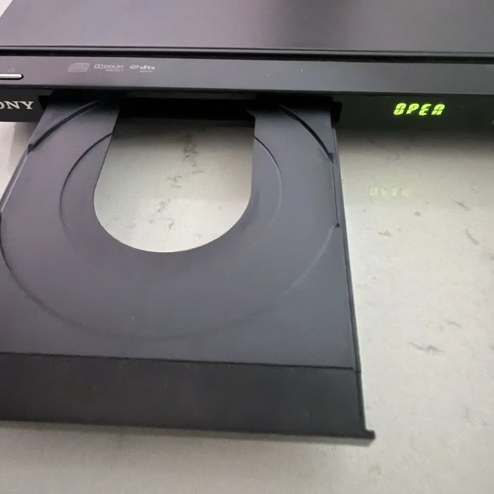Sony CD/DVD Player With Remote & HDMI Cable Model DVP-SR500H Tested